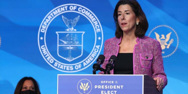 المرشح التجاري الأمريكي يخطط لإجراءات “عدوانية” ضد الصين   