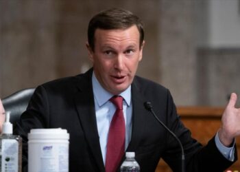 سيناتور: حملة ترامب ضد إيران فشلت فشلاً ذريعاً