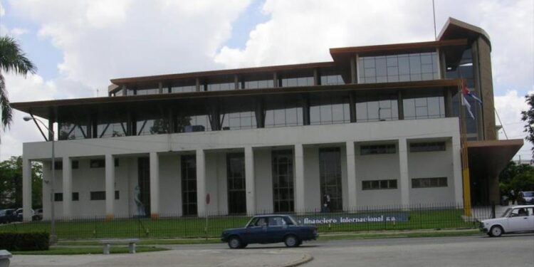 بحجة دعم الجيش.. الولايات المتحدة تفرض عقوبات على مصرف كوبا المركزي