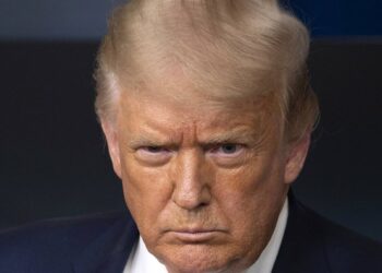 الديمقراطيون في الكونغرس يحضرون قراراً لعزل ترامب