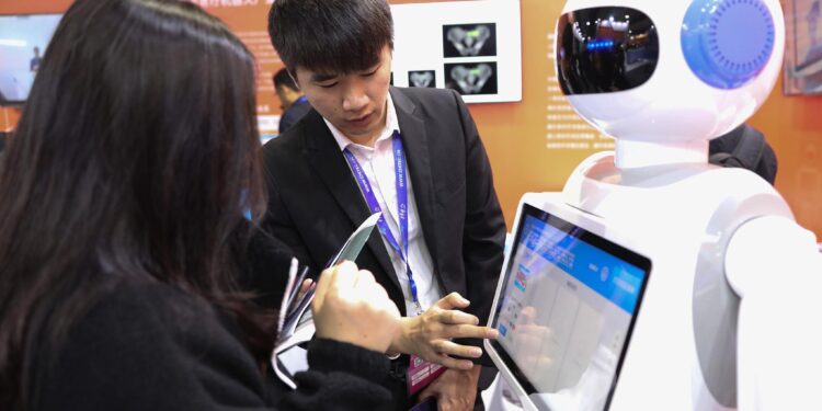 صناعة التكنولوجيا الفائقة في الصين تسجل إيرادات تاريخية