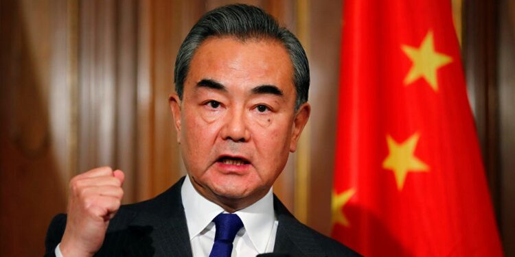 وزير الخارجية الصيني يكشف عن حقيقة تفشي الفيروس التاجي