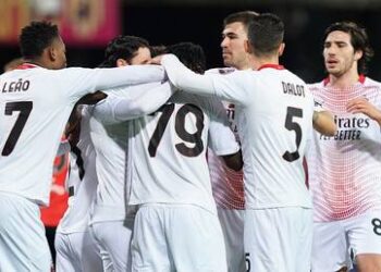 ميلان يتصدر الدوري الإيطالي من جديد