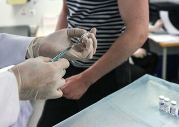 خبير روسي يكشف عن الموعد المناسب للتلقيح ضد الفيروس التاجي