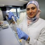 طبيبة سوريّة تطور مادة قد تعالج مرضاً خطيراً