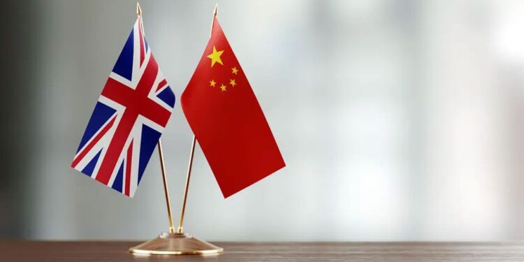 بكين تحذر لندن: لا ترسلوا حاملات طائرات و إلا !