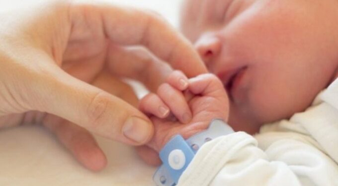 وزارة الصحة تعلن شفاء أصغر مصاب بالفيروس التاجي بسوريا