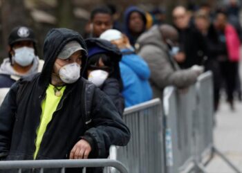 سيناتور أمريكي يكشف عن حقائق الحياة المقلقة في أمريكا