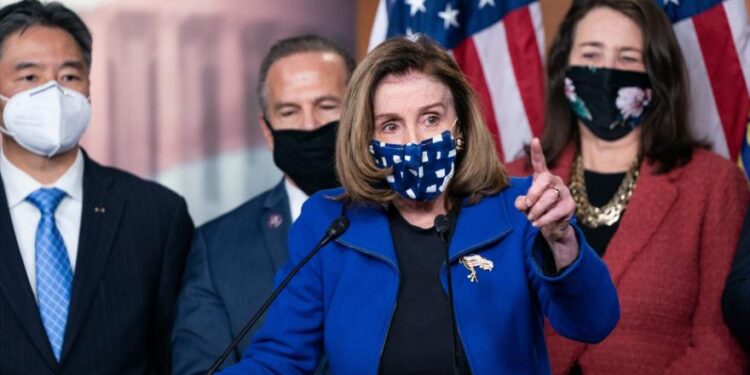 بيلوسي تصف الشيوخ الذين برأوا ترامب بالجبناء