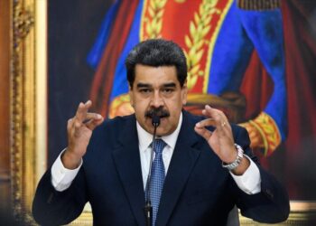 مادورو يدعو إلى إنهاء السياسة الإجرامية ضد كوبا