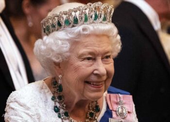 الملكة إليزابيث الثانية تخفي ثروتها عن البريطانيين