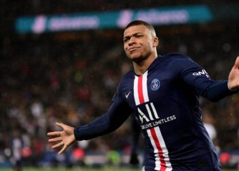 مبابي يفرم برشلونة بهاتريك تاريخي