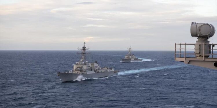 واشنطن تتحدى بكين بمناورات بحرية في المياه المتنازع عليها