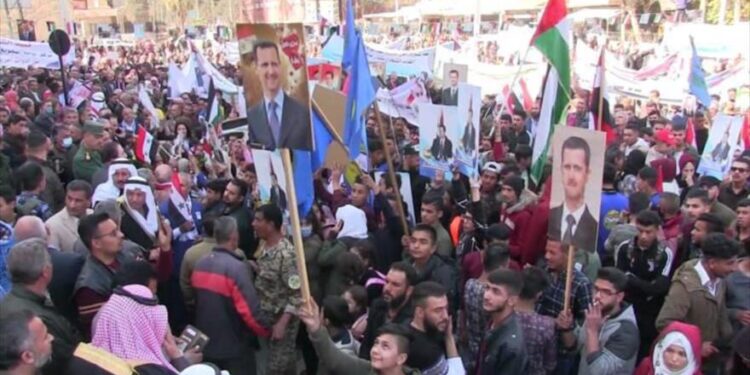 السوريون يطالبون الرئيس الأسد بالترشح للرئاسة