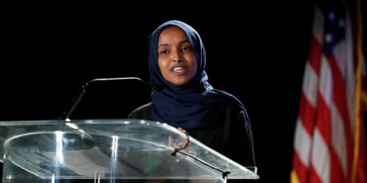 عضو الكونغرس عمر: بايدن هاجم سوريا دون إذن