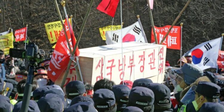 بسبب الاحتجاجات.. تعليق مناورة عسكرية بين واشطن و سيئول