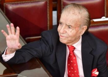 وفاة الرئيس الأرجنتيني الأسبق كارلوس منعم عن 91 عاماً