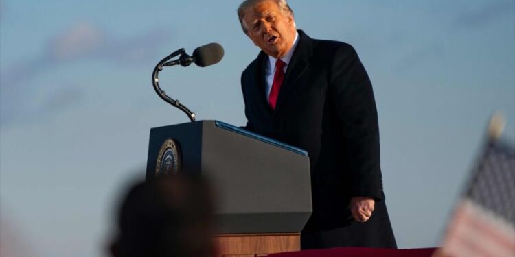 نواب أميركيون يتهمون ترامب بالخيانة غير المسبوقة