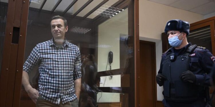 محكمة روسية تؤكد الحكم بالسجن على نافالني