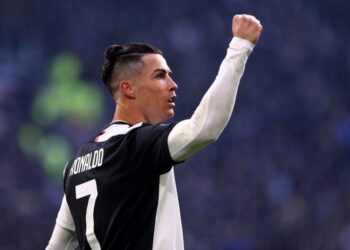 رونالدو يسجل ثنائية و يتصدر قائمة هدافي العالم