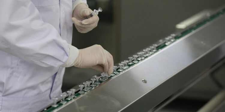 الصين ترد الجميل إلى لاوس و ترسل دفعة من لقاحات سينوفارم