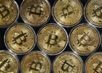 قيمة عملة البيتكوين تبدأ بالمعاناة