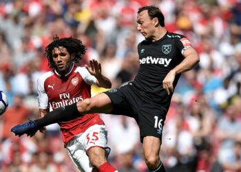 لاعب مصري يتلقى هدية من كريستيانو رونالدو