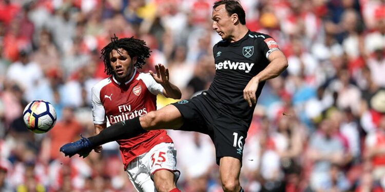 لاعب مصري يتلقى هدية من كريستيانو رونالدو