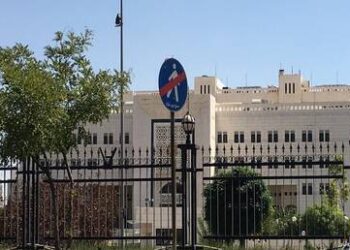 الحكومة السورية تصدر قرار بإيقاف أو تخفيض الدوام للعاملين في الدولة