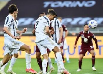 رونالدو ولوكاكو يتنافسان على جائزة هداف الدوري الإيطالي