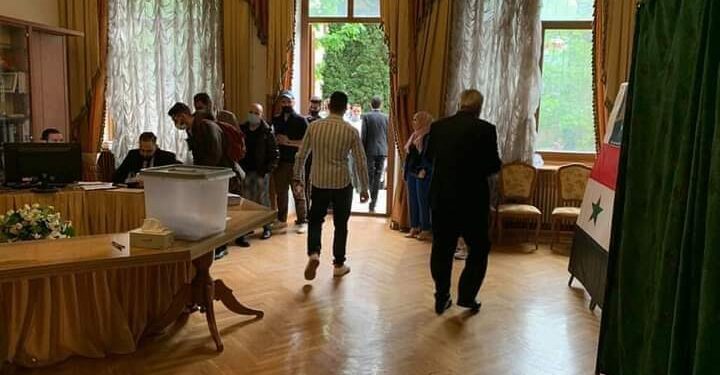 انتهاء الانتخابات الرئاسية في جميع السفارات السورية في الخارج وبدء فرز الأصوات
