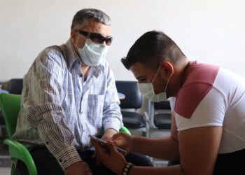 الهاتف الناطق يُساعد الجرحى فاقدي البصر