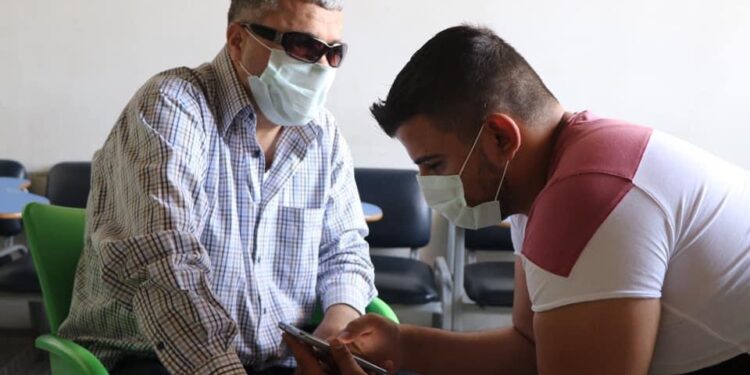 الهاتف الناطق يُساعد الجرحى فاقدي البصر