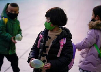 دراسة تحذر من آثار “كوفيد-19” الخطيرة على الأطفال في العالم