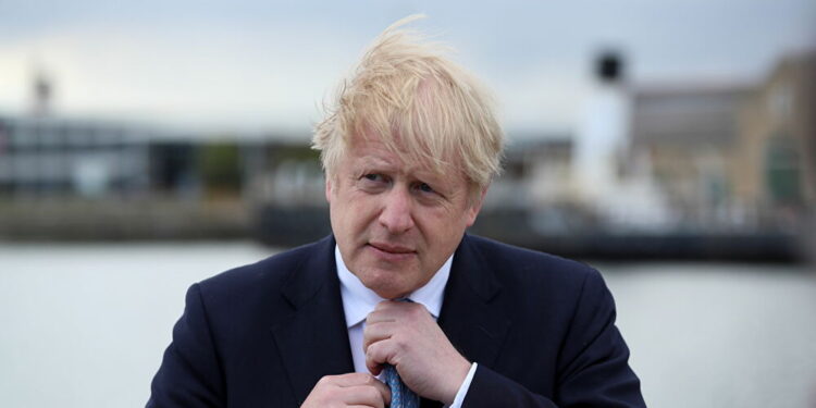 بريطانيا تتبرع للدول الفقيرة بـ100 مليون جرعة لقاح “كوفيد-19”