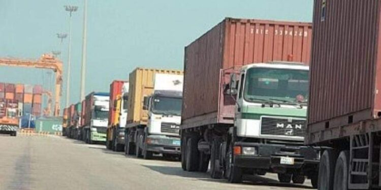 النقل تعطي الأفضلية للشاحنات السورية في نقل البضائع المصدرة