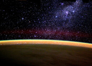 إطلاق أول قمر صناعي خشبي في الفضاء