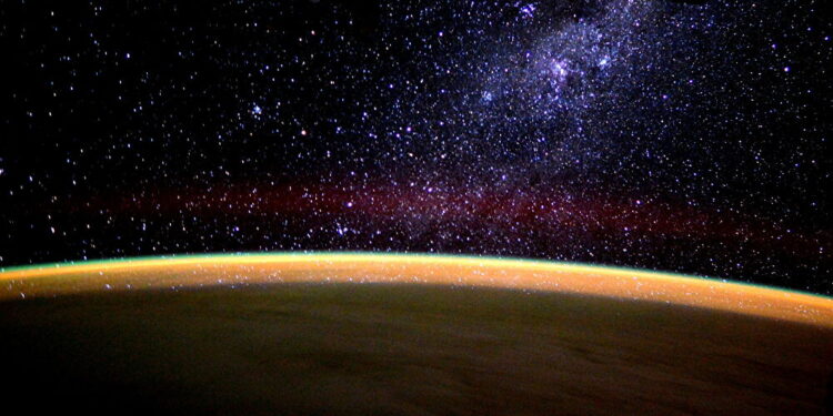 إطلاق أول قمر صناعي خشبي في الفضاء