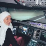 أول فتاة سورية تقود طائرة بالخارج