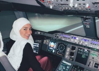 أول فتاة سورية تقود طائرة بالخارج