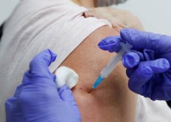 مركز أبحاث عالمي يكشف عن أكثر الشعوب توجساً من التلقيح ضد كورونا