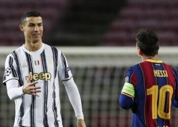 رئيس برشلونة يخطط للجمع بين رونالدو وميسي في فريق واحد