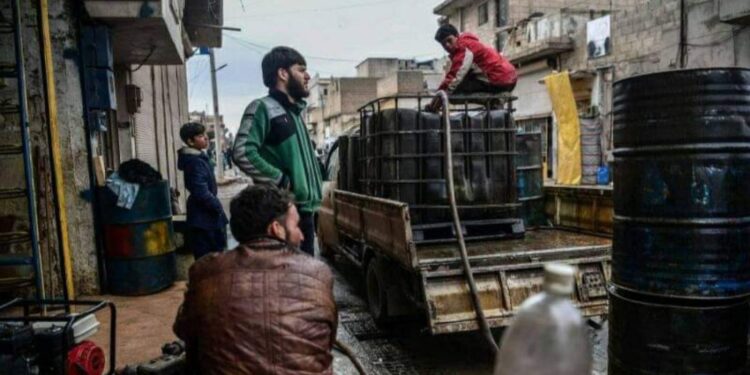 وزارة النفط تنفي إلغاء توزيع المازوت للعائلات