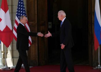 بوتين يطلب من بايدن رفع العقوبات عن سورية