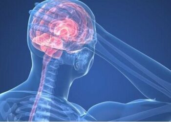 طبيب يتحدث عن الصداع المميت