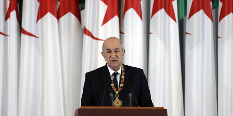 الرئيس الجزائري يطلب المساعدة من الدول الصديقة للسيطرة على حرائق الغابات