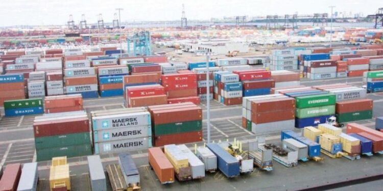 وزارة الاقتصاد تعلّق استيراد أكثر من 20 مادة إلى سورية