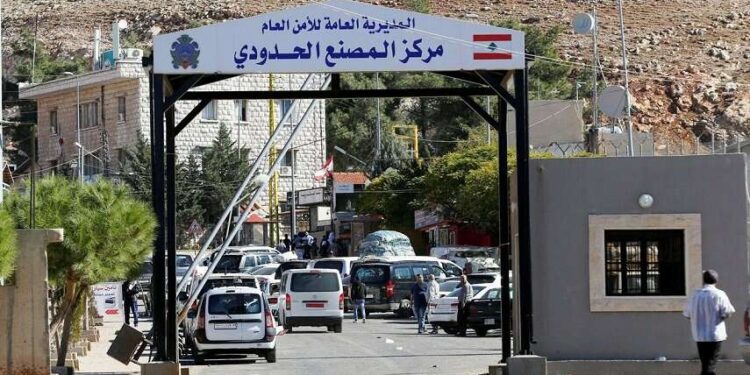 سوريا تعيد فتح حدودها البرية مع لبنان للمسافرين وفق شروط صحية