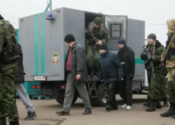 أول عملية تبادل أسرى بين روسيا وأوكرانيا