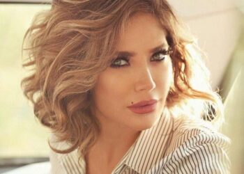 الفنانة سلافة معمار تبكي على الهواء بسبب والدها